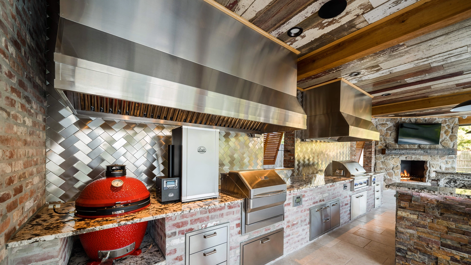 Beautiful outdoor outdoor kitchen in Fort Worth, TX.